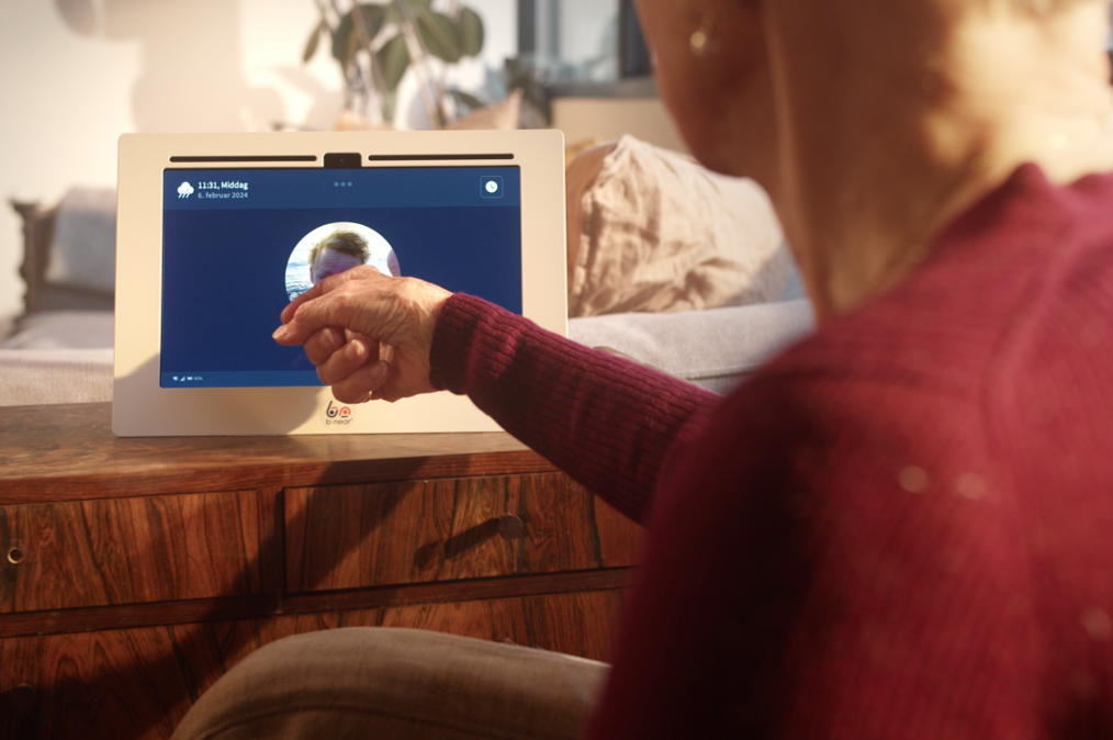 b-near® – enkelt alternativ til telefon for demente