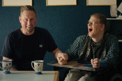 Hjælpemiddel til kommunikation: Lars og Mortens vej til nærvær med b-near®