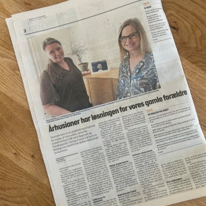 Avisartikel om b-near® og projektet Livshistorie Teknologi, hvor billeder og diasshow skaber genkendelse og nærvær.